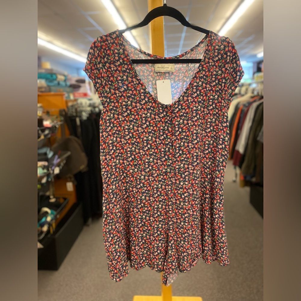 🛍️ Abercrombie & Fitch Ladies Lg Pink & Blue Romper